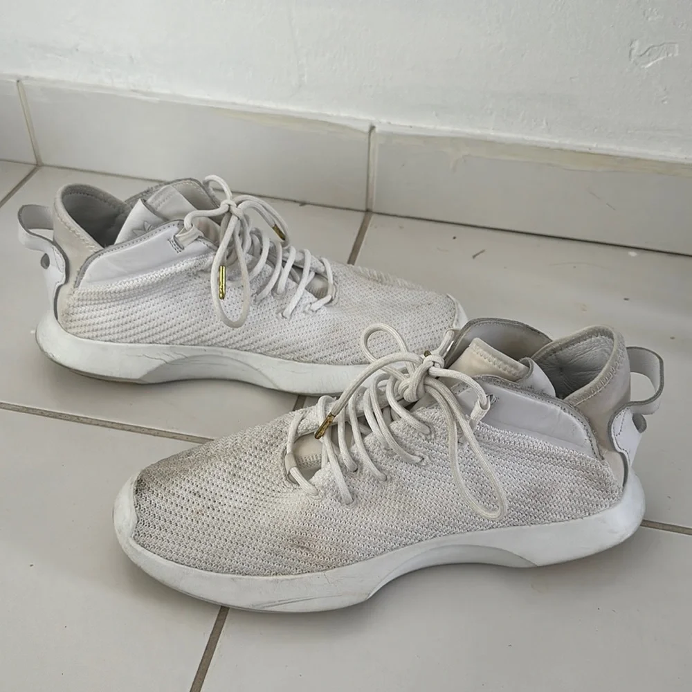 Adidas men’s size 10.5 White CG4819 Running Basketball Gym Workout Sneakers - Picture 1 of 8
